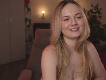 Foto porno your_kat descoperita pe video chat pe KUR.ro