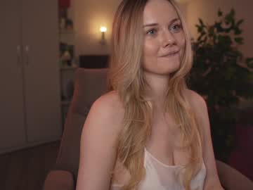 Foto porno your_kat descoperita pe video chat pe KUR.ro