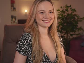 Foto porno your_kat descoperita pe video chat pe KUR.ro