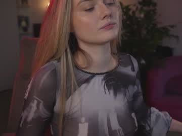 Foto porno your_kat descoperita pe video chat pe KUR.ro