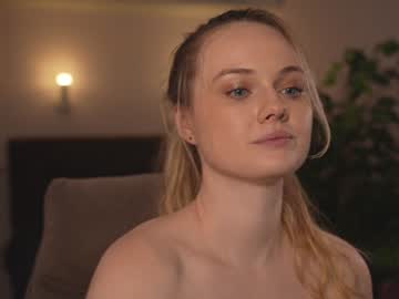 Foto porno your_kat descoperita pe video chat pe KUR.ro