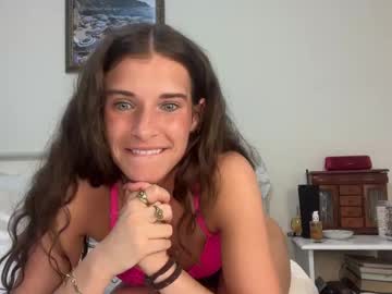 Foto porno yourgirlnicolexo se dezbraca la web pe Chaturbate pe KUR.ro