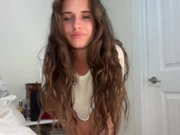 Foto porno yourgirlnicolexo se dezbraca la web pe Chaturbate pe KUR.ro