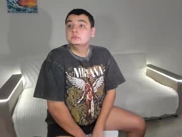 Foto porno yourlovelyjenny ne arata tot la camera pe KUR.ro