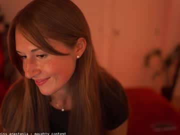 Foto porno yours_anastasia descoperita pe video chat pe KUR.ro