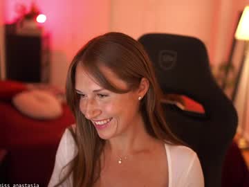 Foto porno yours_anastasia descoperita pe video chat pe KUR.ro