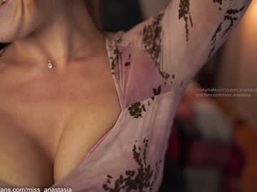 Foto porno yours_anastasia descoperita pe video chat pe KUR.ro