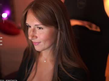 Foto porno yours_anastasia descoperita pe video chat pe KUR.ro