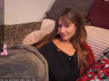 Foto porno yours_anastasia descoperita pe video chat pe KUR.ro