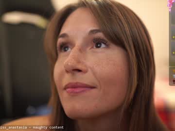 Foto porno yours_anastasia descoperita pe video chat pe KUR.ro