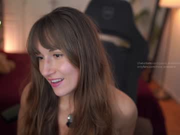 Foto porno yours_anastasia descoperita pe video chat pe KUR.ro