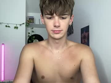 Foto porno yoursweetyguy se dezbraca la web pe Chaturbate pe KUR.ro