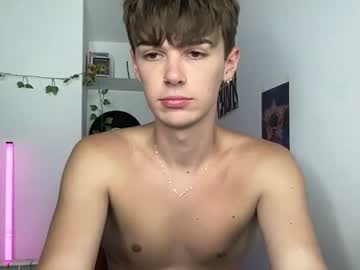 Foto porno yoursweetyguy se dezbraca la web pe Chaturbate pe KUR.ro