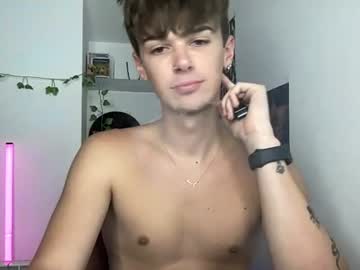 Foto porno yoursweetyguy se dezbraca la web pe Chaturbate pe KUR.ro