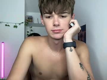 Foto porno yoursweetyguy se dezbraca la web pe Chaturbate pe KUR.ro