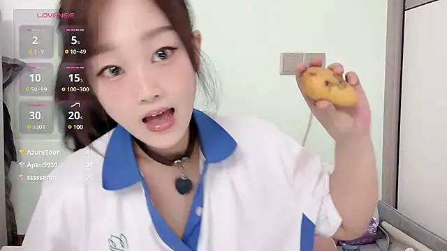 Foto porno yueyue2003 descoperita pe video chat pe KUR.ro