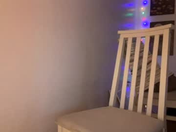 Foto porno yumyumcandygirl se dezbraca la web pe Chaturbate pe KUR.ro