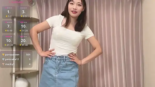 Foto porno yuu-chan_ ne arata tot la camera pe KUR.ro