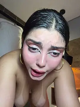 Foto porno zui_lu vrea sex pe StripChat pe KUR.ro