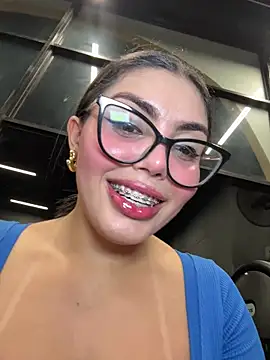 Foto porno zui_lu vrea sex pe StripChat pe KUR.ro