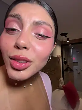 Foto porno zui_lu vrea sex pe StripChat pe KUR.ro